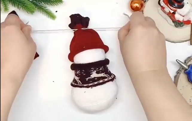 DIY Sock Snowman Turorial